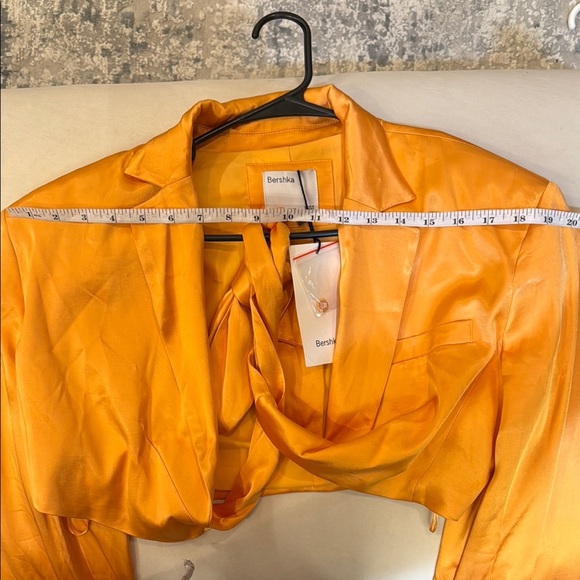 NWT. Bershka Orange Satin Cropped Blazer. Size L - Picture 5 of 10